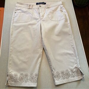 Gloria Vanderbilt, Perfect Fit Women’s, size 12, tan, embroidered capris.